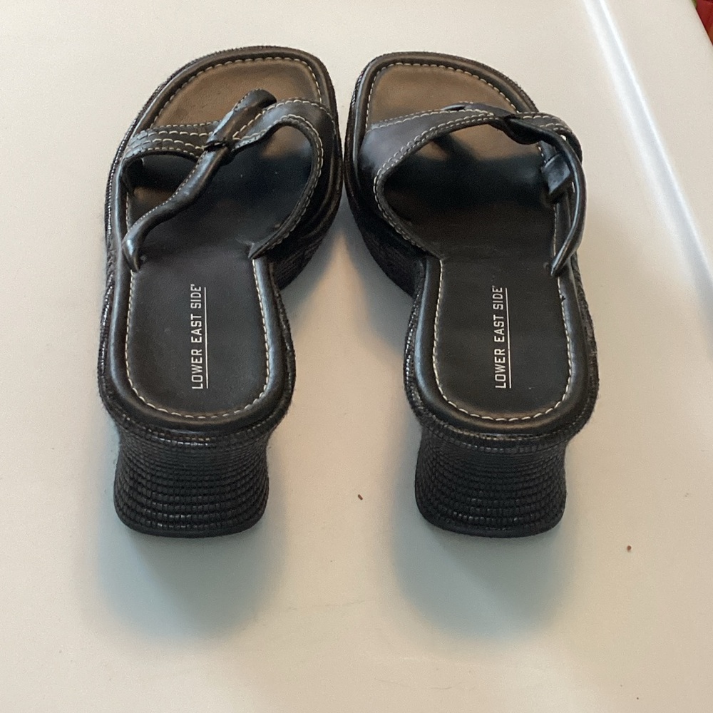 LOWER EAST SIDE Black Women's Slide Sandals with Contrast Stitching - Picture 3 of 6